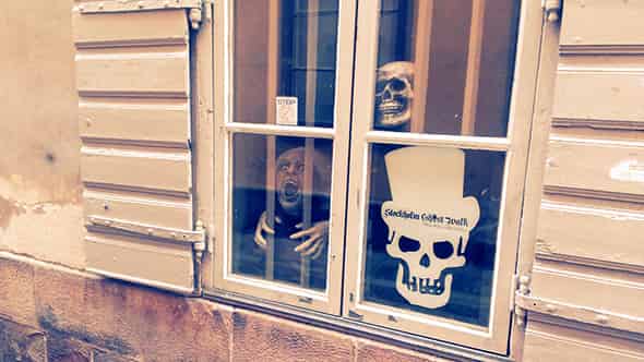 Ghost-walk in Stockholm, a window with a skull-decal.